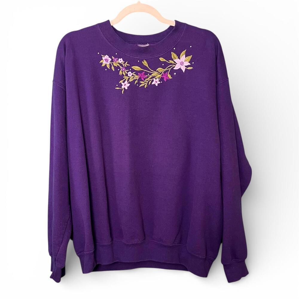 Vintage Purple Crewneck Sweatshirt with Floral Embroidery